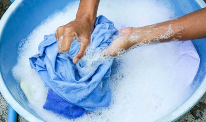 Mẹo giặt và cách ngâm quần áo không ra màu đơn giản cho bạn