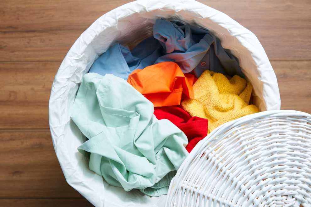 Mẹo giặt và cách ngâm quần áo không ra màu đơn giản cho bạn